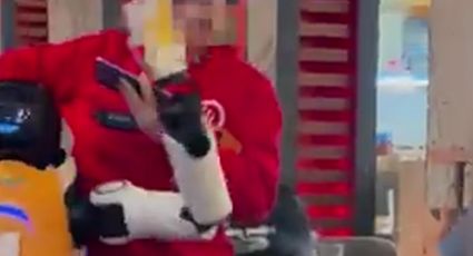 VIDEO | Captan a un robot mesero enloquecer y destrozar un restaurante en California