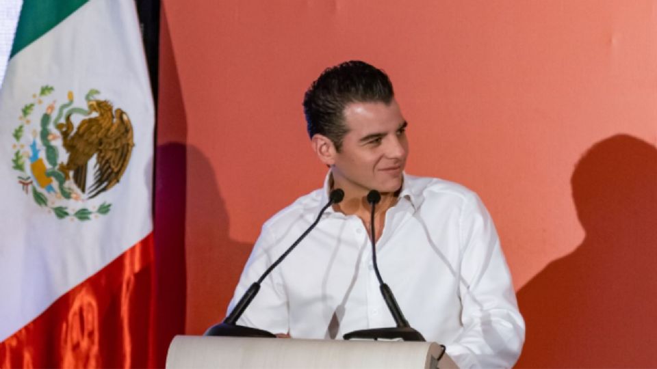 Jorge Álvarez Máynez, dirigente nacional de Movimiento Ciudadano, durante su visita a Monterrey donde destapó a Miguel Ángel Flores Serna.