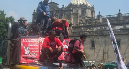 Enfrentamiento entre policías de tránsito y profesores de la CNTE a unos metros del Zócalo