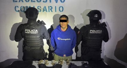Detienen a joven con chalecos tácticos y droga en la colonia Moderna en Monterrey