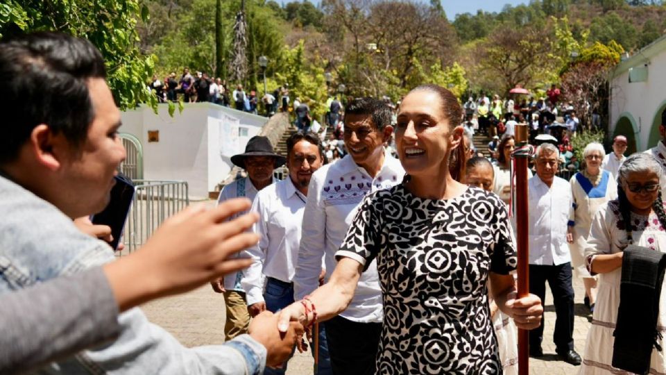 Desde Guelatao en Oaxaca, Sheinbaum aprovechó para firmar un decreto con el que se reconoce a Margarita Maza como primera embajadora Histórica de México.