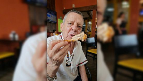 VIDEO | César Bono casi se asfixia en restaurante y causa alarma