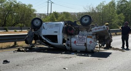 Vuelca pipa de gas en Juárez; conductor resulta lesionado