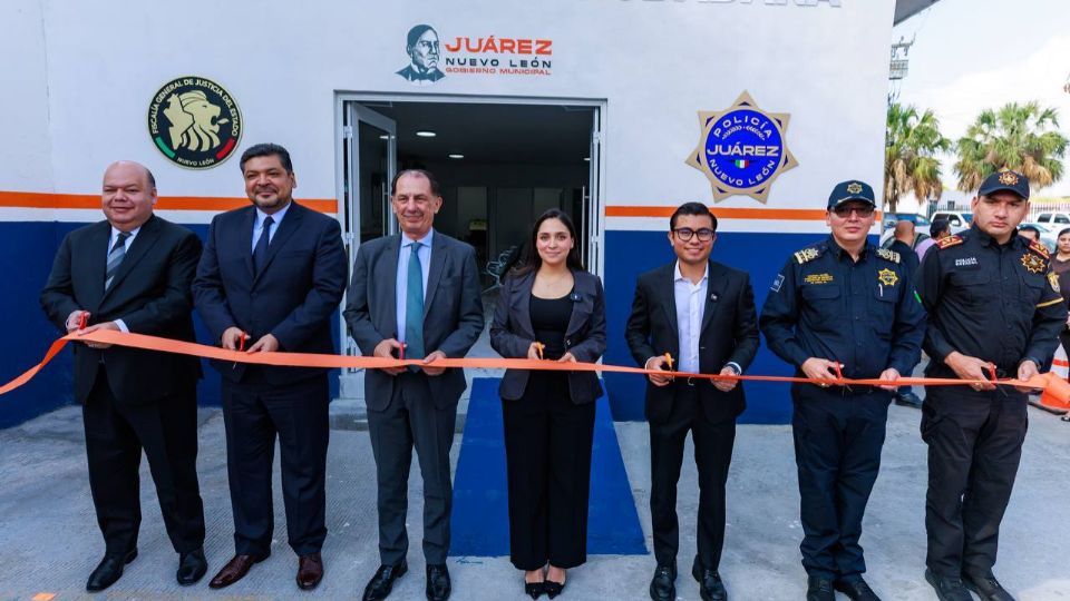 La alcaldesa Mónica Oyervides Acosta inaugura Sala de Atención Ciudadana en Juárez para mejorar denuncias y seguridad.