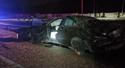 Conductor se estrella contra poste en Carretera Nacional; provoca corto e incendio en Monterrey