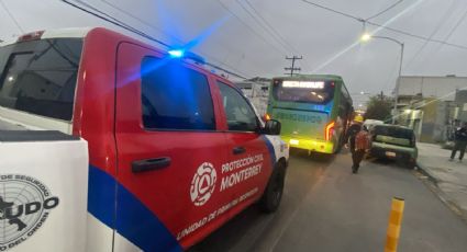 Dos pasajeras resultaron lesionadas luego de caer dentro de un camión al pasar un tope