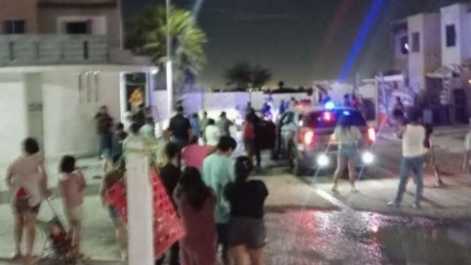 Elementos ministeriales acordonaron la vivienda donde un hombre fue asesinado a balazos en García.