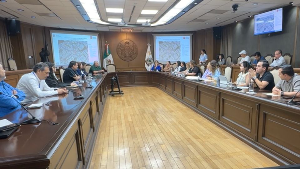 El Cabildo, a través de sus comisiones unidas, avaló este día la compra de 61 inmuebles para demolerlos y alinear el trazo de la vialidad.