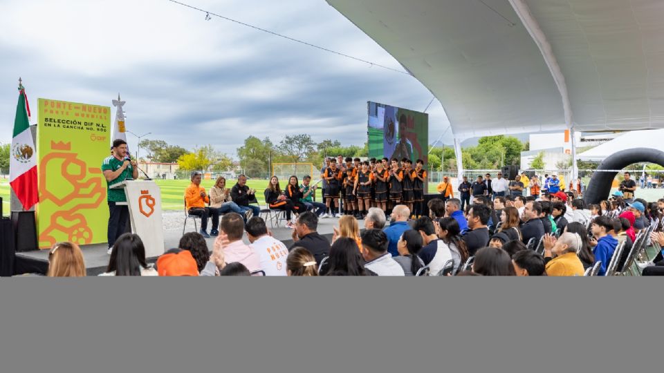 Autoridades estatales presentaron a la selección juvenil de DIF Nuevo León que competirá en la Roma Cup 2026.