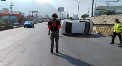 Volcadura en avenida Revolución deja un lesionado y cierre parcial de carril