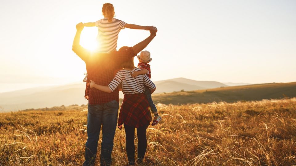 El World Happiness Report dedicó en 2025 un capítulo entero a México y a América Latina bajo el título: Living with others.