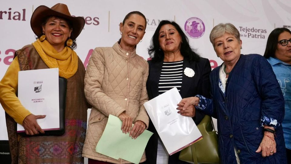La mandataria cuestionó las estructuras tradicionales que históricamente excluyeron a las mujeres de la titularidad de ejidos.