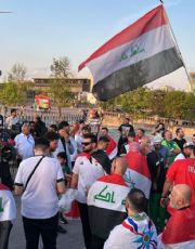 Foto descriptiva de: Aficionados de Irak se reúnen en la Macroplaza rumbo a la final del repechaje