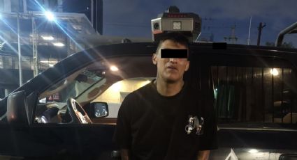 Detienen a hombre con motocicleta robada y droga en Mitras Centro en Monterrey