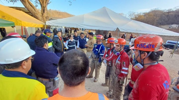 Continúan labores para rescatar a mineros en Sinaloa