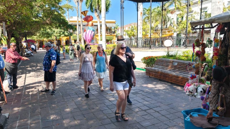 Arriba crucero “Norwegian Jade” a Mazatlán con más de 3 mil personas a bordo.