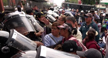 Policías encapsulan y frenan paso a manifestantes sobre Calzada de Tlalpan