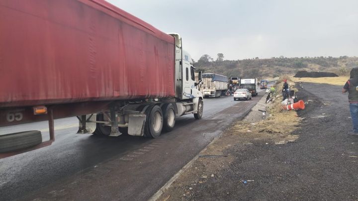 Fuerte carambola en la México-Querétaro involucra a tres vehículos de carga y desata caos vial
