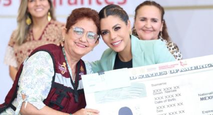 Evelyn Salgado entrega visas americanas a adultos mayores de 'Lazos Migrantes' en Guerrero