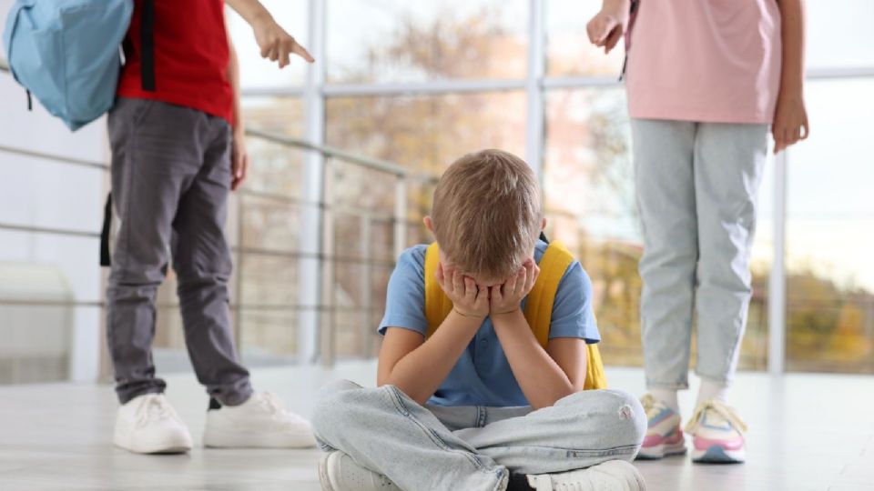 La diputada enfatizó que este fenómeno se ha normalizado peligrosamente entre padres de familia y autoridades educativas.