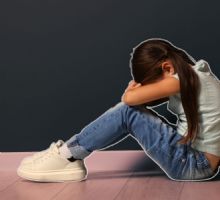 VIDEO | Dos niñas son agredidas por un adulto en Chihuahua; vecinos exigen justicia