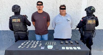 Caen dos hombres ligados a grupo delictivo en Juárez; decomisan droga y armas
