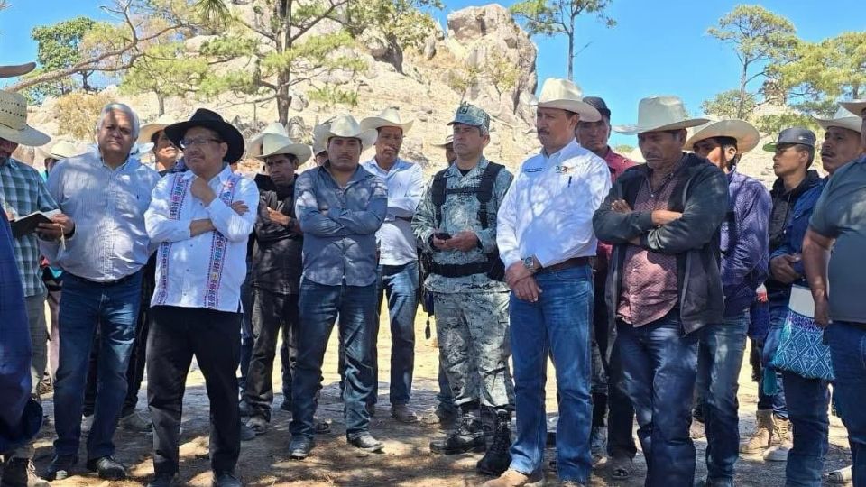 Titular del INPI se reune con autoridades comunitarias en la Sierra Madre Occidental.