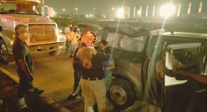 Accidente entre camioneta y tráiler sobre la carretera a Colombia causa movilización en Escobedo