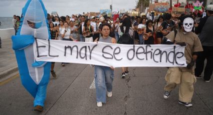 Derrame de Pemex en Abkatún Cantarell deja 915 toneladas de residuos en playas; cesan a 3 funcionarios