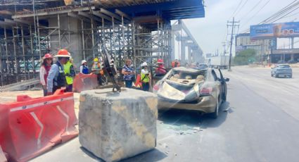 Cae estructura en obra del Metro sobre vehículo y deja a una persona lesionada