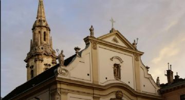 ¡Justicia divina! Ladrón queda atrapado en calzoncillos al saltar barda