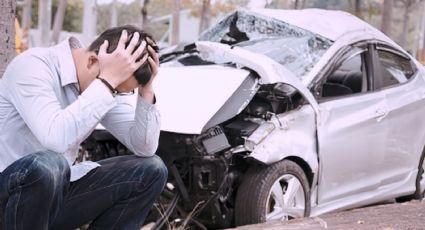 Delincuentes roban auto y terminan estrellados en un café