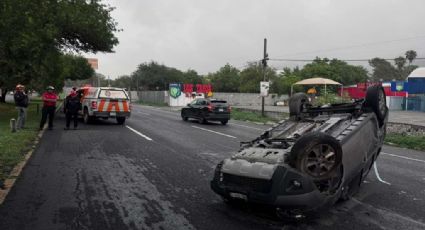 Volcadura en Carretera Nacional deja dos lesionados en Monterrey