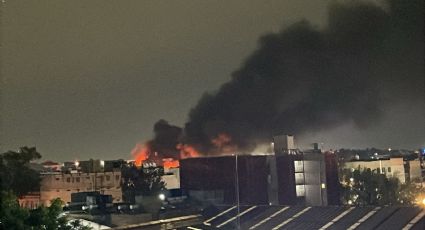 VIDEOS| Incendio frente al Mercado de Sonora; reportan explosiones