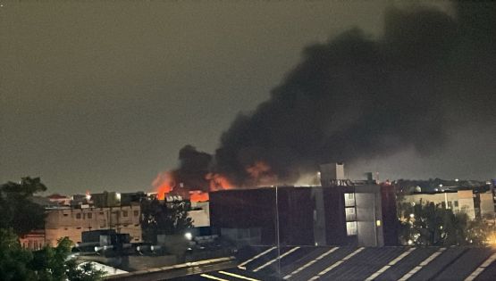 VIDEOS| Incendio frente al Mercado de Sonora; reportan explosiones