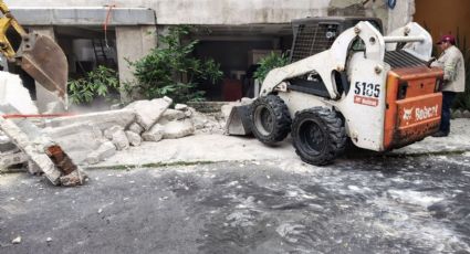 Alcaldía AO demuele barda en Jardines del Pedregal por invasión