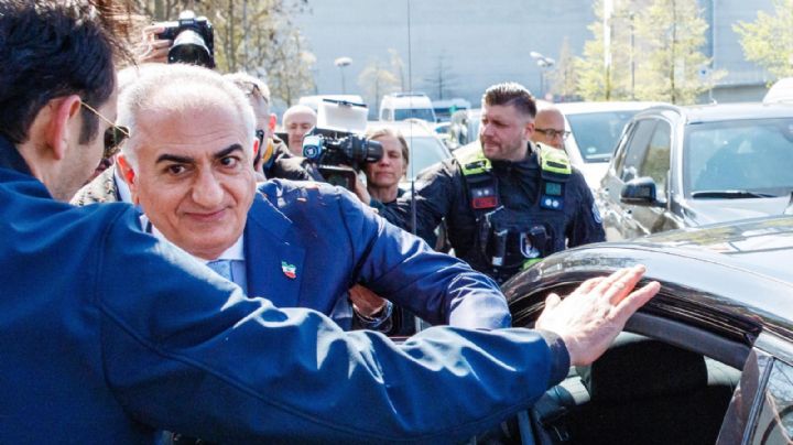 VIDEO | Atacan al príncipe Reza Pahlaví en el exilio