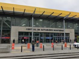 Balean a hombre en el centro de Monterrey; pide ayuda en la Central de Autobuses