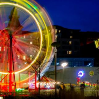 Rescate en Sevilla tras colapso de cable en juego mecánico