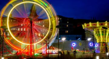 Rescate en Sevilla tras colapso de cable en juego mecánico