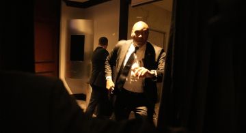 Momento exacto en que se escuchan disparos en cena de corresponsales de la Casa Blanca