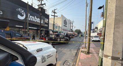 Volcadura de camioneta de valores deja dos lesionados en Monterrey