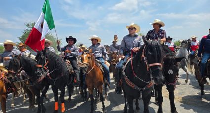 Samuel García encabeza cabalgata en Cerralvo por el 444 aniversario del municipio