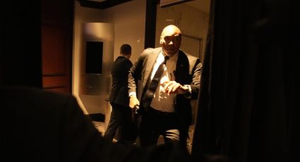 Momento exacto en que se escuchan disparos en cena de corresponsales de la Casa Blanca y evacúan a Trump (VIDEOS)