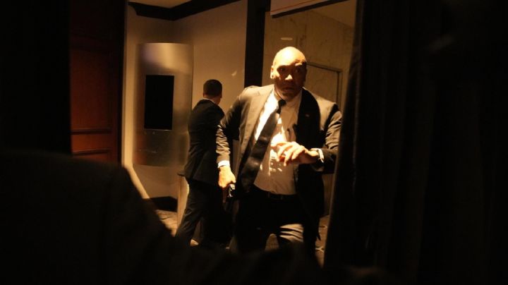 Momento exacto en que se escuchan disparos en cena de corresponsales de la Casa Blanca y evacúan a Trump (VIDEOS)