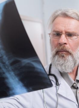 Exigen garantizar el tratamiento para acondroplasia