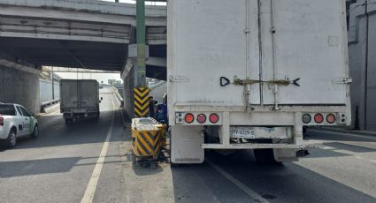 Camión se estrella en Morones Prieto y provoca cierre parcial de carril