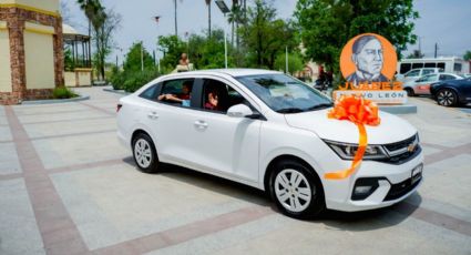 Entregan auto a ganador del Sorteo del Predial 2026 en el municipio de Juárez