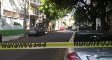 Noche violenta en CDMX: Hombre muere frente a cuartel de la SSC y asesinan a mujer en la GAM