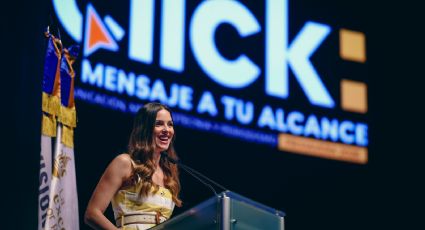 Mariana Rodríguez llama a estudiantes de la UANL a usar la comunicación para generar cambio